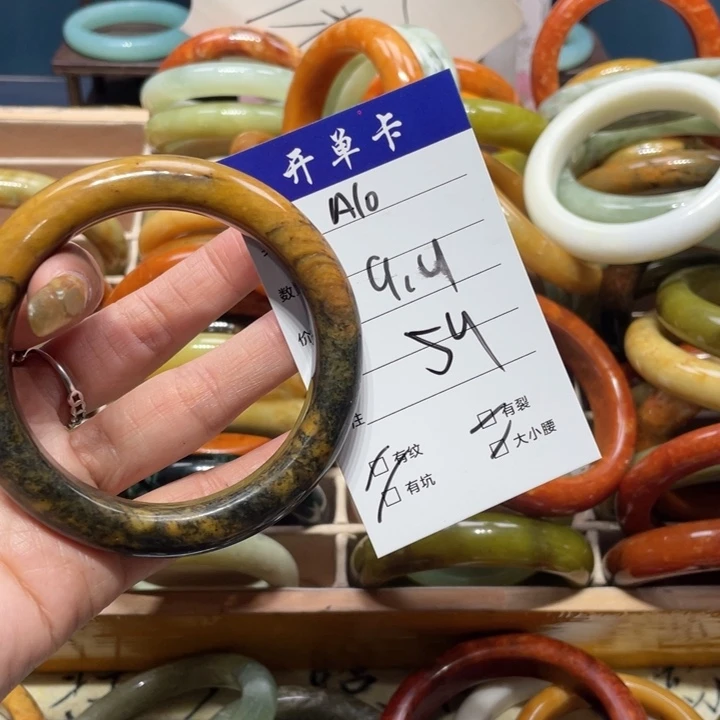 蛇纹石玉手镯未镶嵌铃*