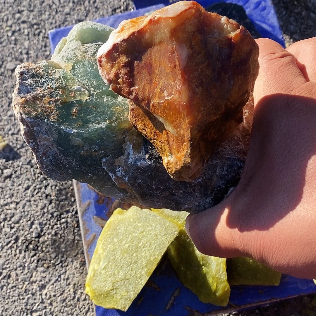 众***器岫玉未镶嵌岫玉原石奇石摆件