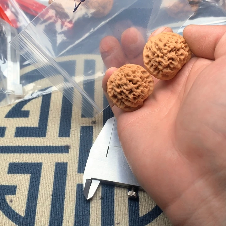 文玩核桃吊坠33秦闷208