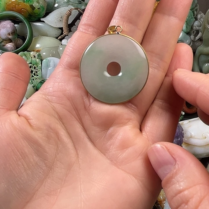 翡翠未镶嵌颈饰翡翠未镶嵌颈饰