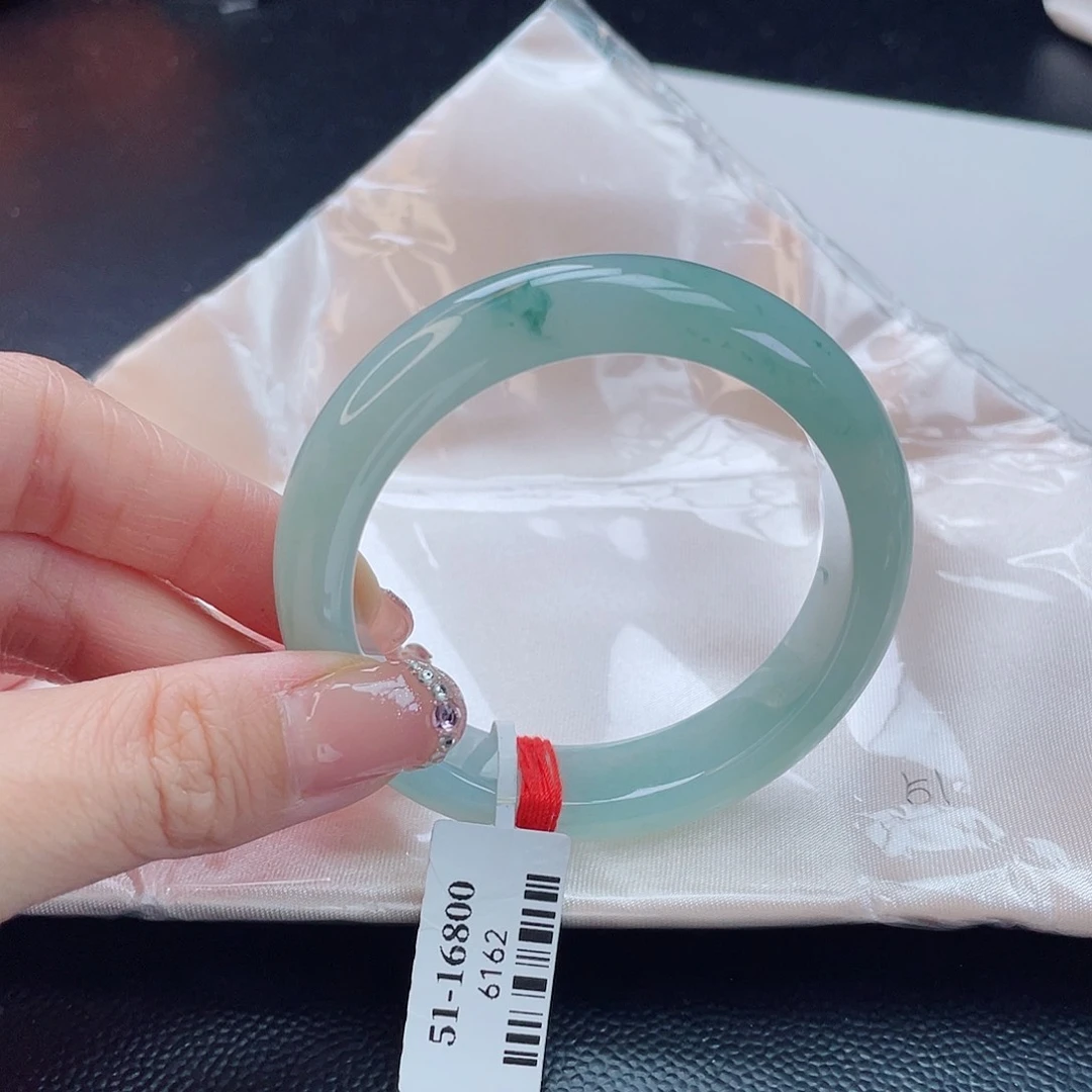 翡翠手镯未镶嵌翡翠