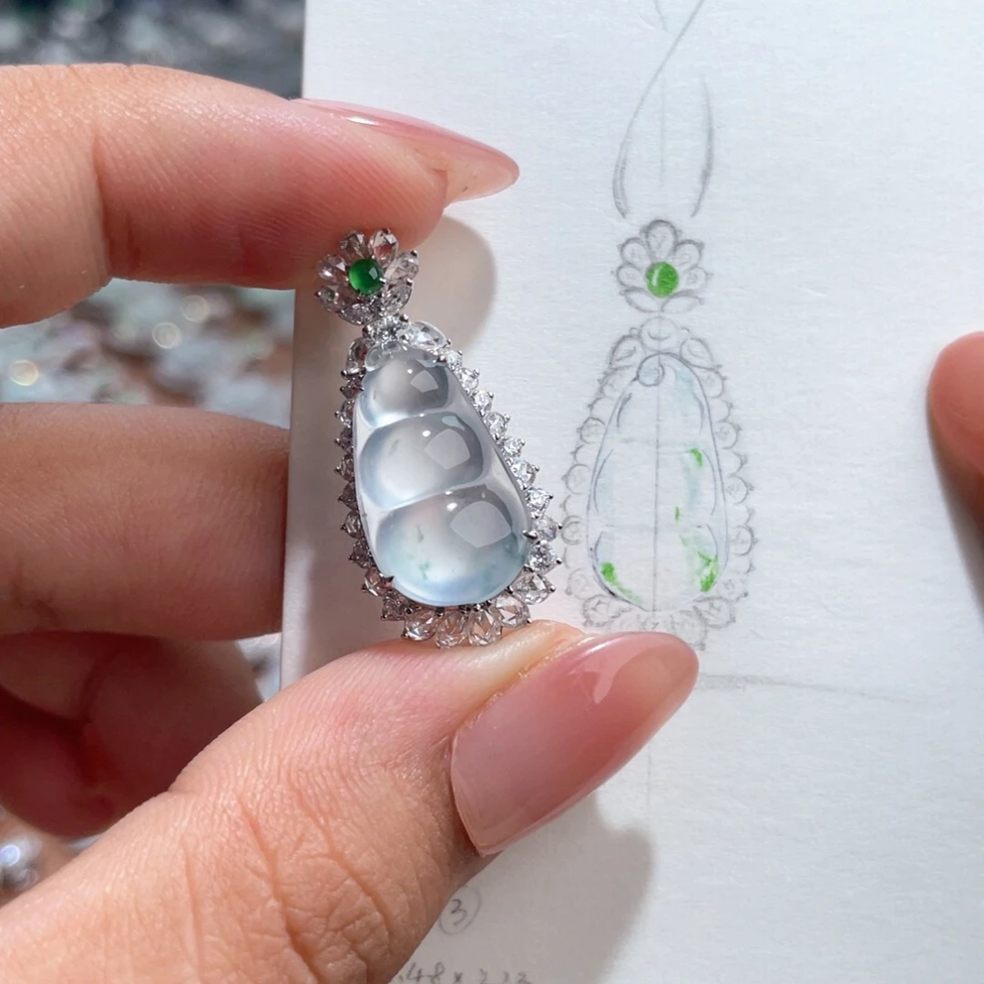 翡翠18K金镶嵌颈饰豆子