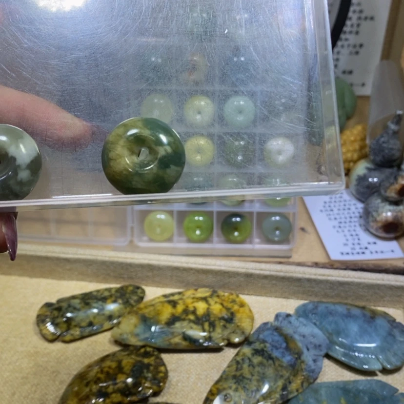 【闪购商品】蛇纹石玉颈饰未镶嵌青***北20