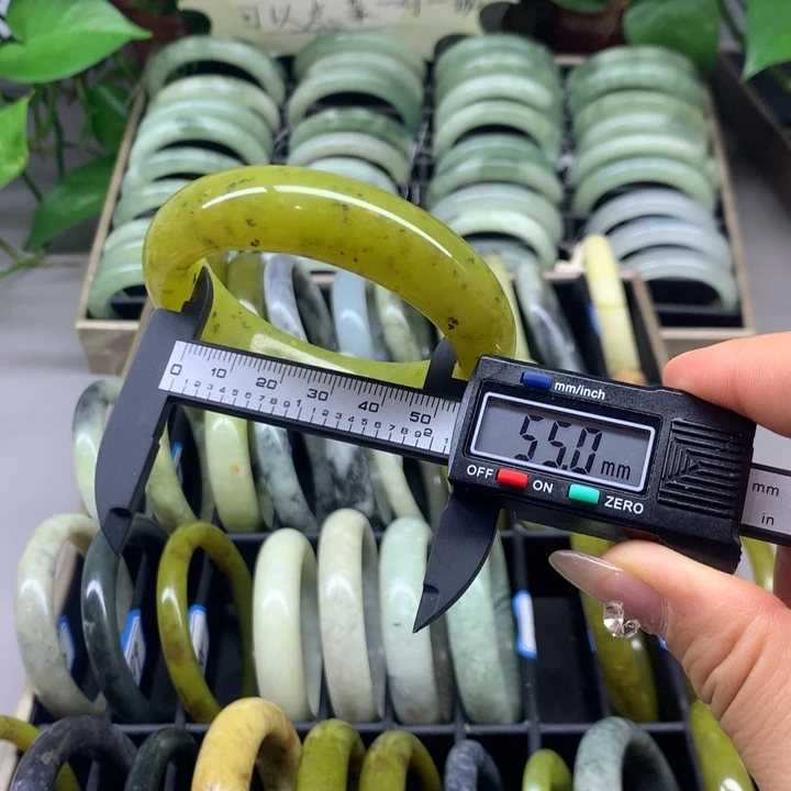 蛇纹石玉未镶嵌手镯93