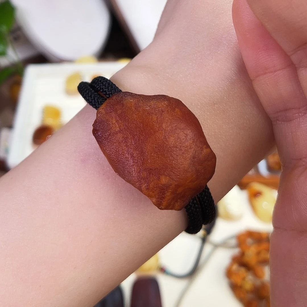 琥珀珠宝奇石未镶嵌，