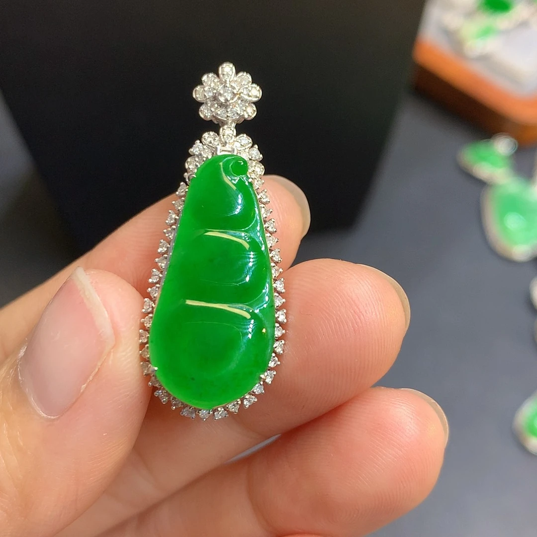 翡翠吊坠(不含链)18K金镶嵌