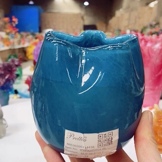 琉璃花瓶高10厘米宽10厘米