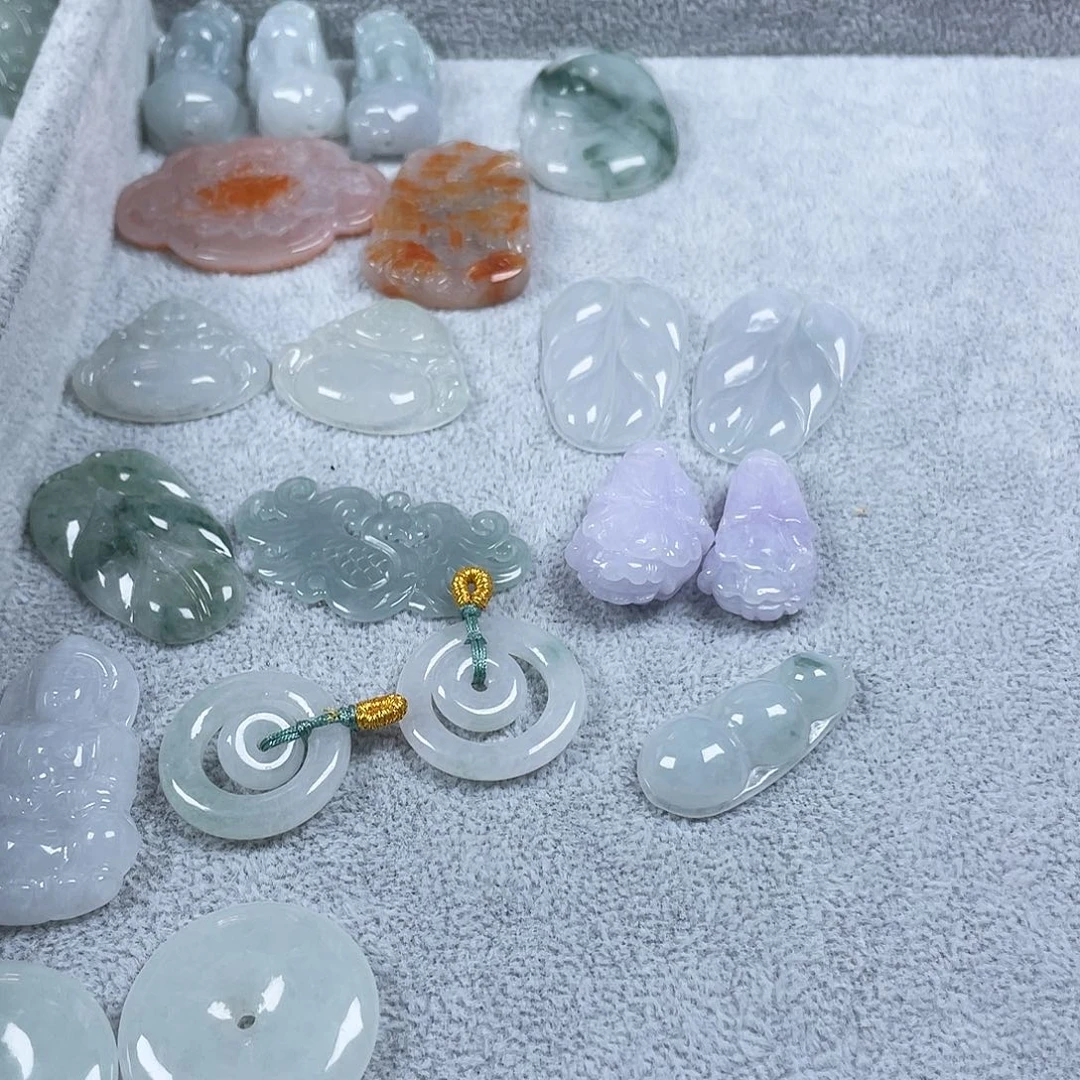 翡翠未镶嵌颈饰打包