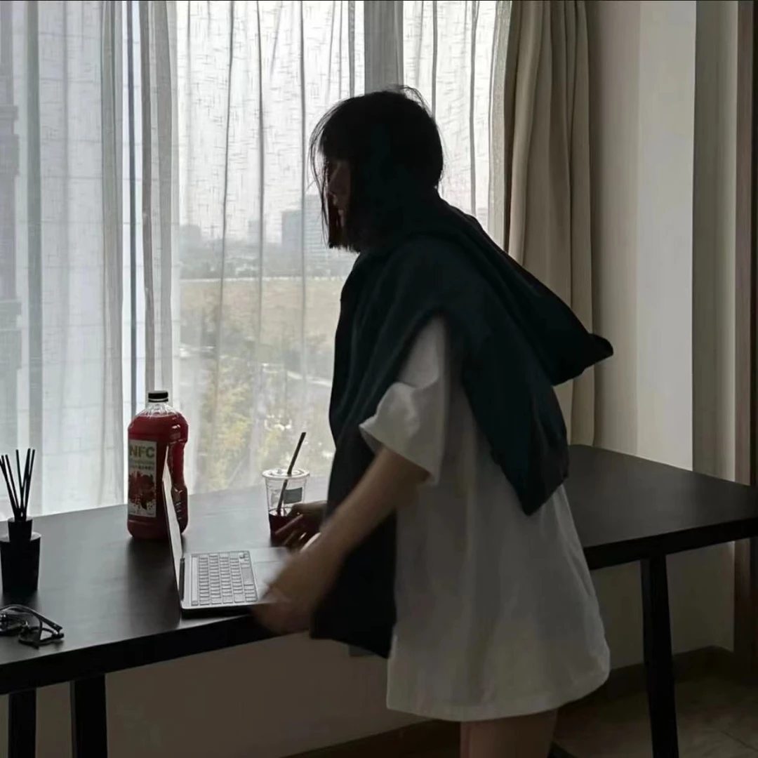 徐秋阳   基础必备  时尚简约百搭舒适显瘦T恤10128-