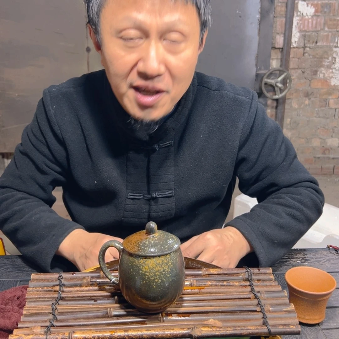 紫砂壶李*一c j f hu g g ji g