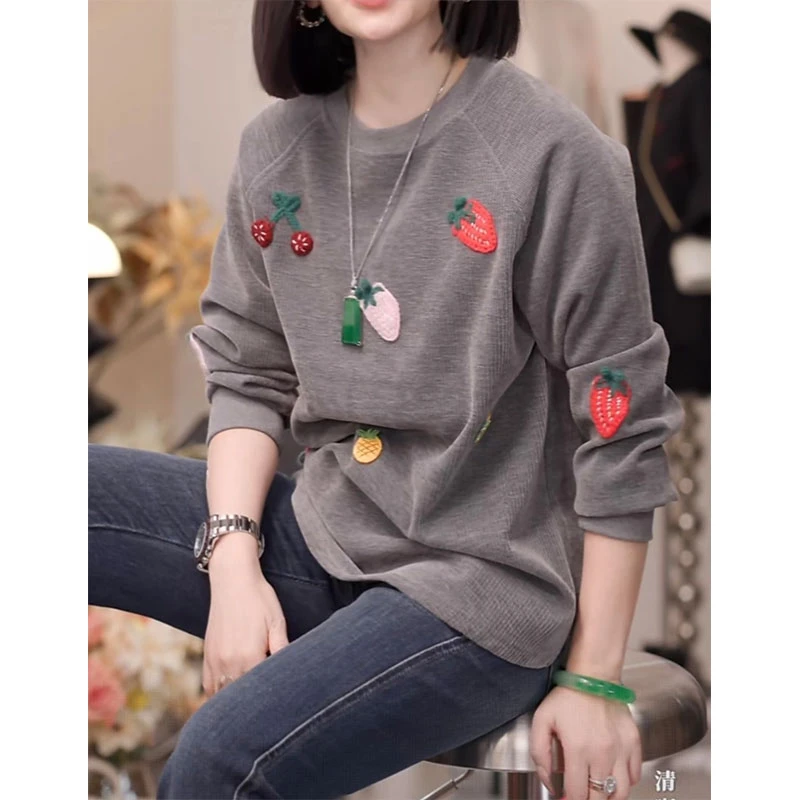 巨好看草莓刺绣套头卫衣女2025秋冬新款高级不撞衫百搭长袖打底衫