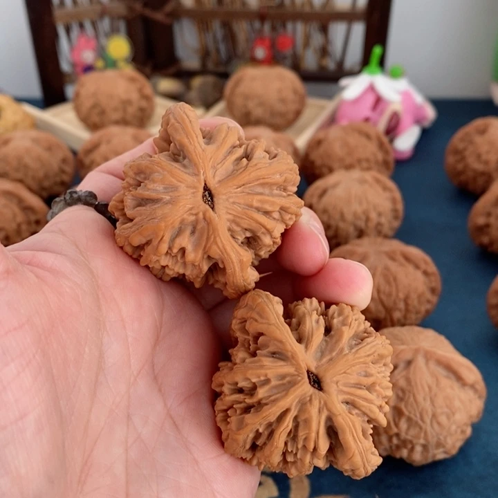 文玩核桃把件Z****侠麦虎44