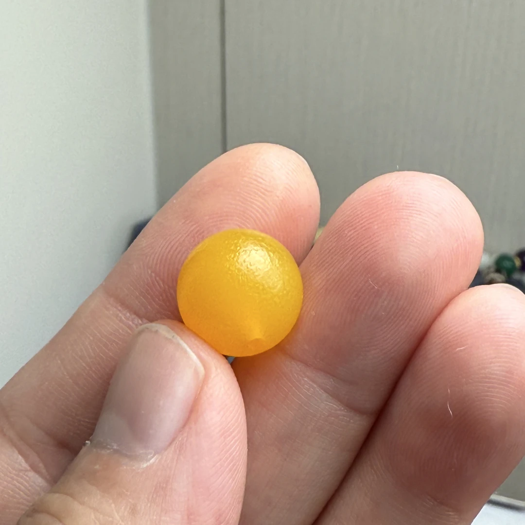 老黄玛瑙圆珠满橘皮纹直径13.5-13.8之间mm