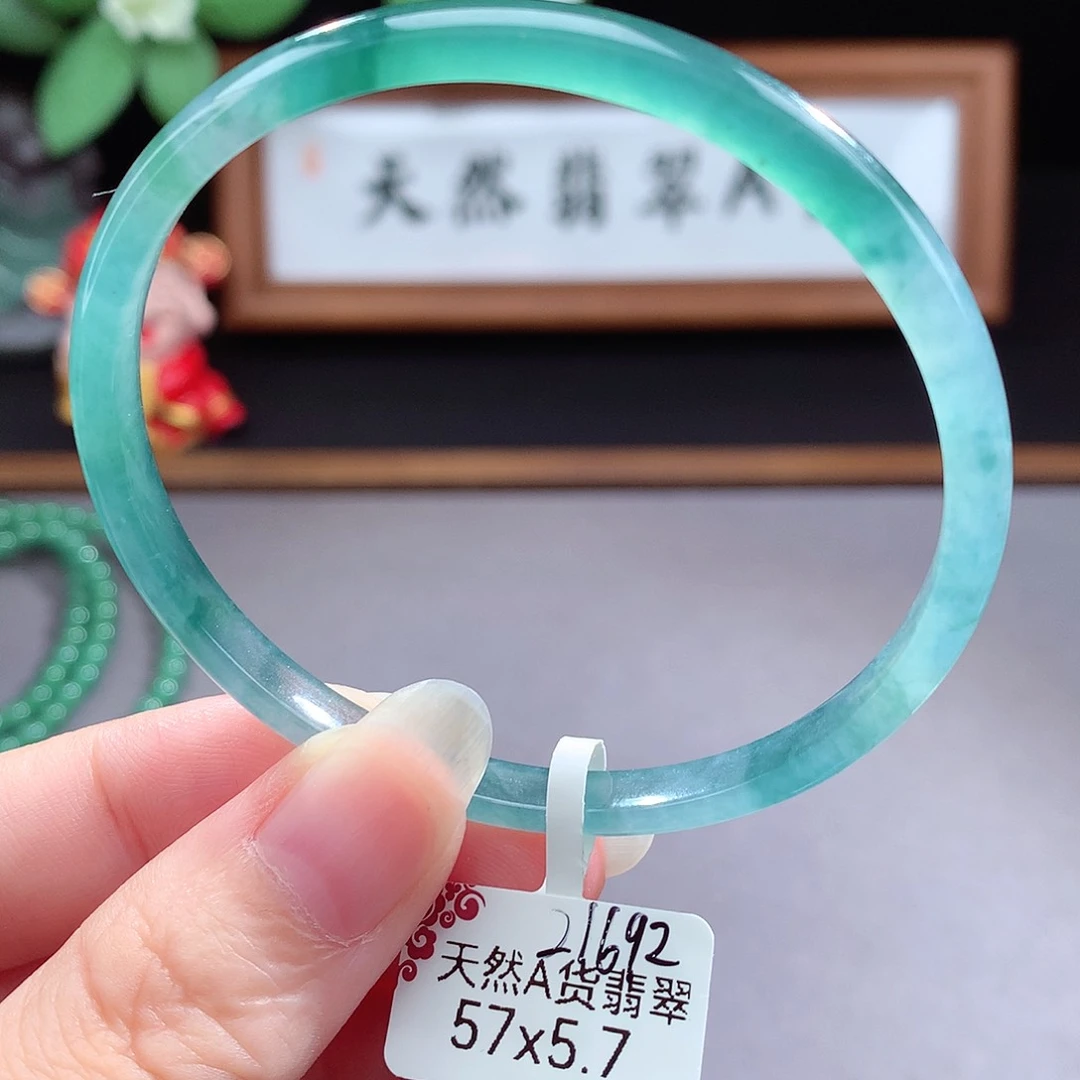 未镶嵌手镯（圆镯）翡翠