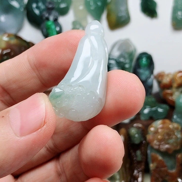 翡翠颈饰未镶嵌翡翠