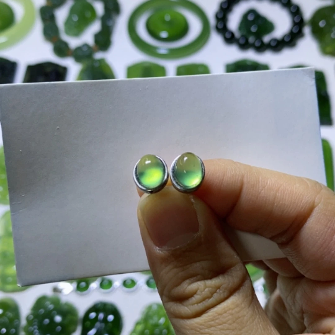 【闪购商品】银S925镶嵌蛇纹石玉耳钉