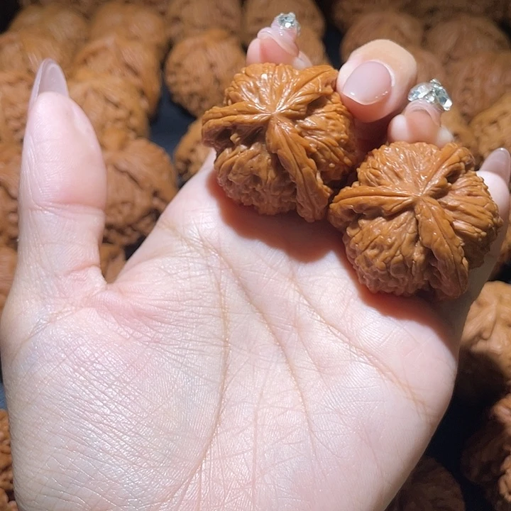 浅***兮文玩核桃吊坠小妹三棱