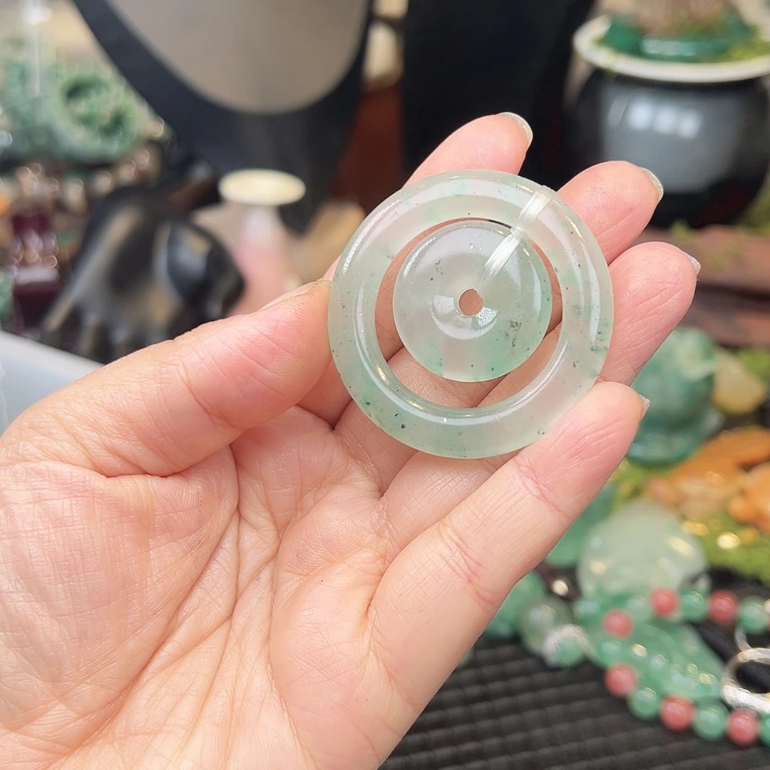石英质玉（非洲翠）未镶嵌颈饰