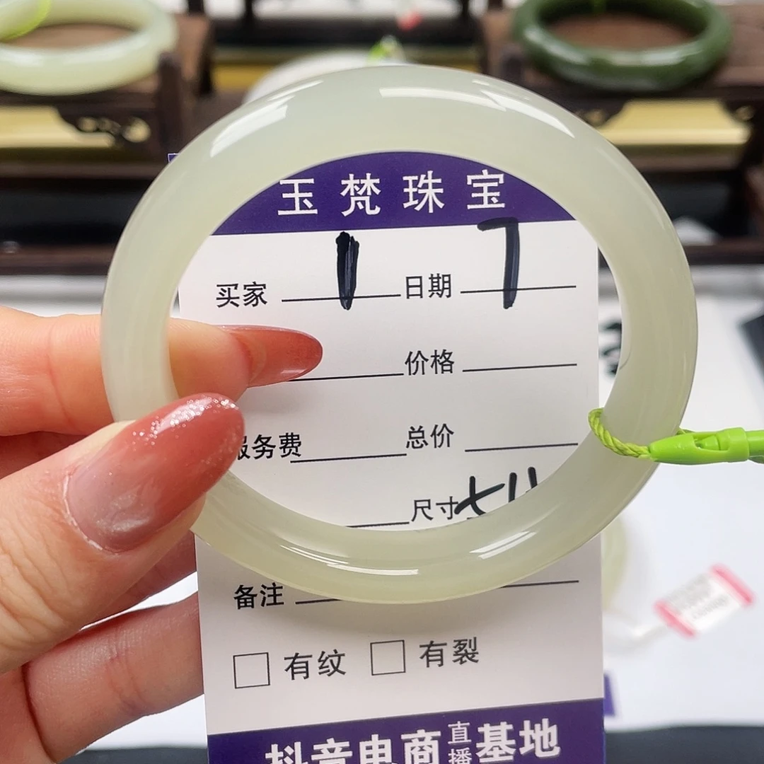 和田玉未镶嵌手镯