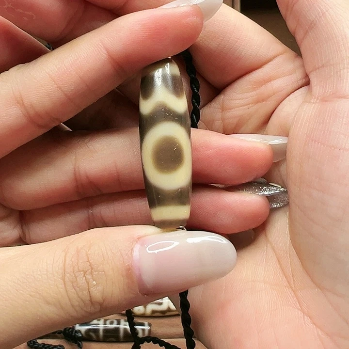 玛瑙/玉髓颈饰未镶嵌好****察