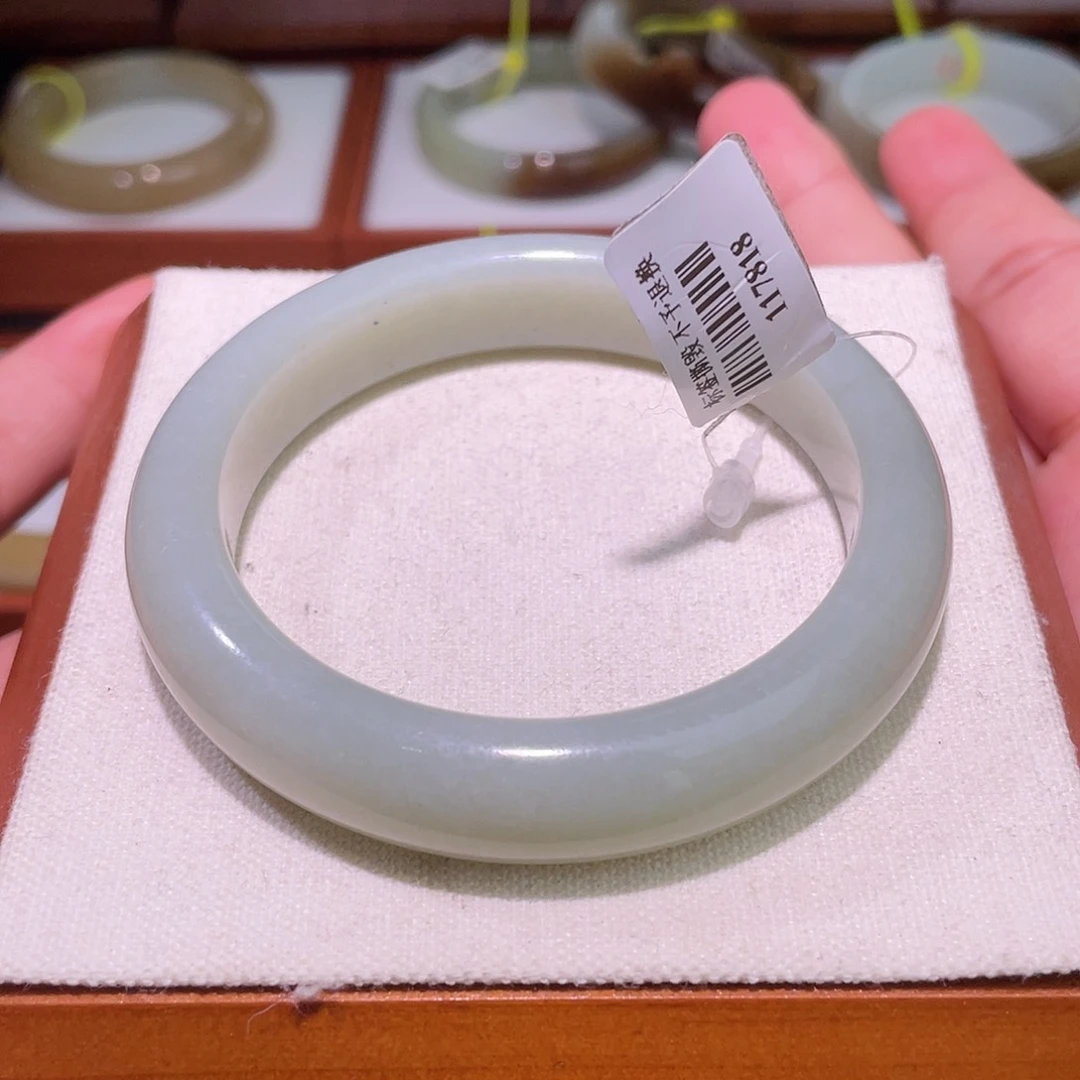 【闪购商品】未镶嵌手镯和田玉和田玉57