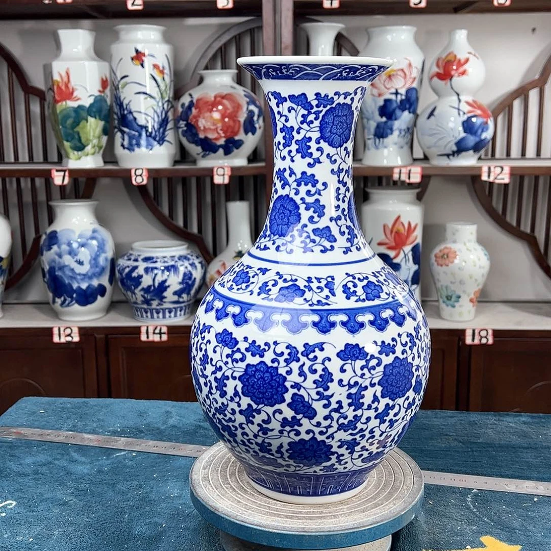 摆件景德镇陶瓷缠枝