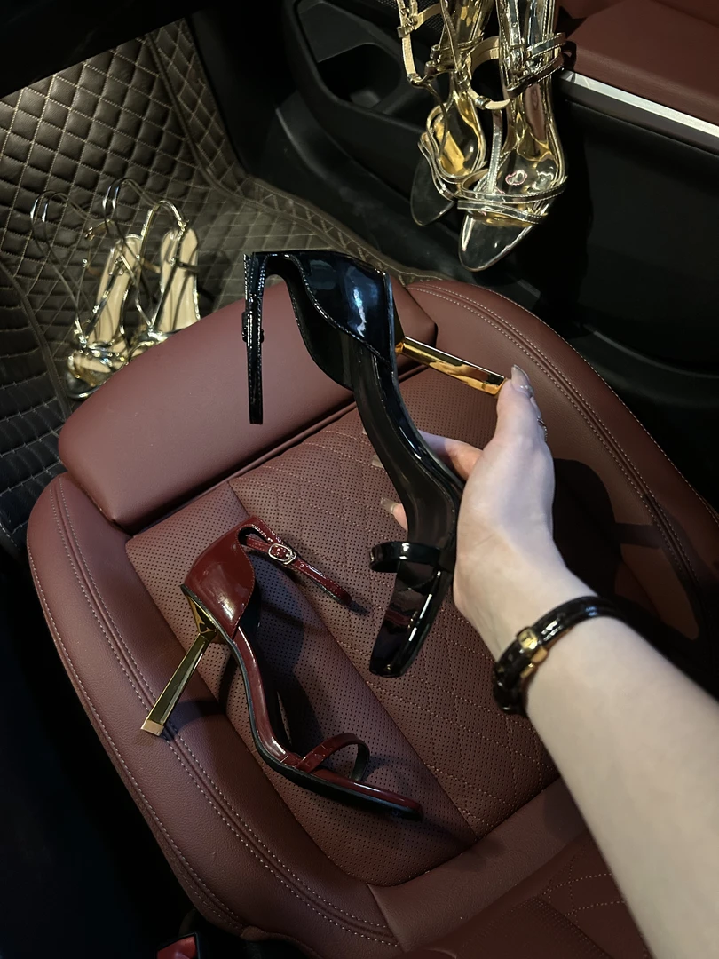 质感超绝~大长腿必入酒红色超显白气质夏季一字带高跟鞋凉鞋