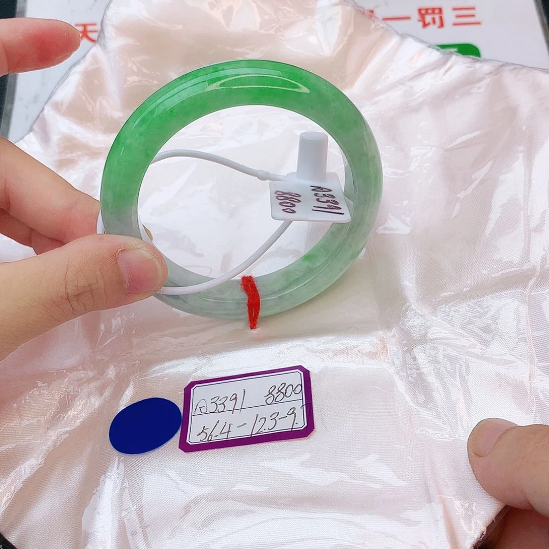 翡翠手镯未镶嵌翡翠