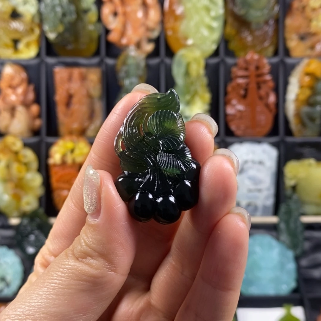 蛇纹石玉颈饰合金焱**熹