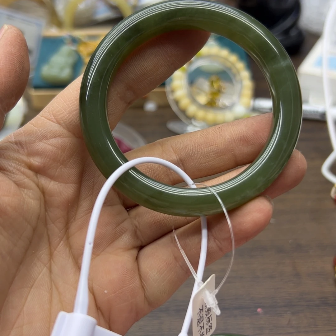 和田玉未镶嵌手镯56圈围366瑕