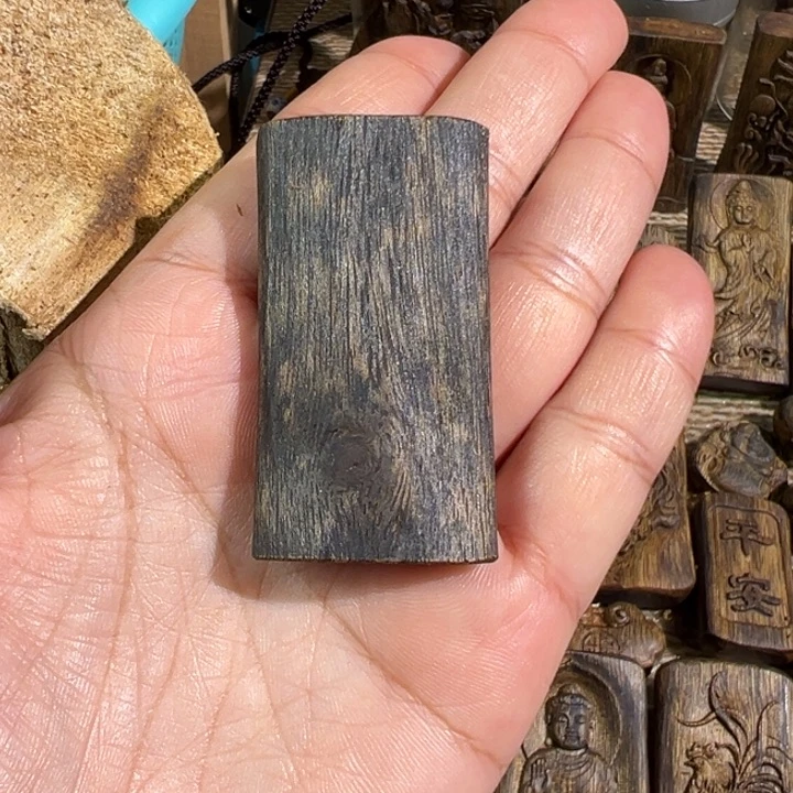 邦***器沉香碎屑沉香绿棋楠沉香牌12.2克