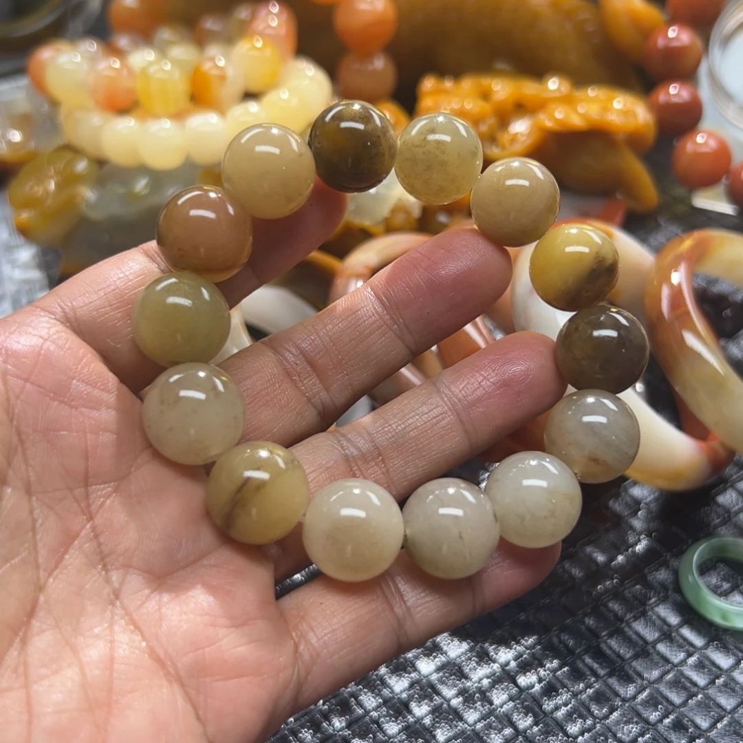 石英质玉未镶嵌颈饰