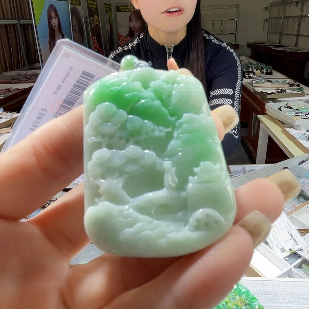 翡翠未镶嵌颈饰一