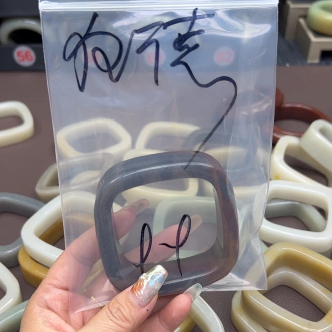 石英质玉手镯未镶嵌倔****德