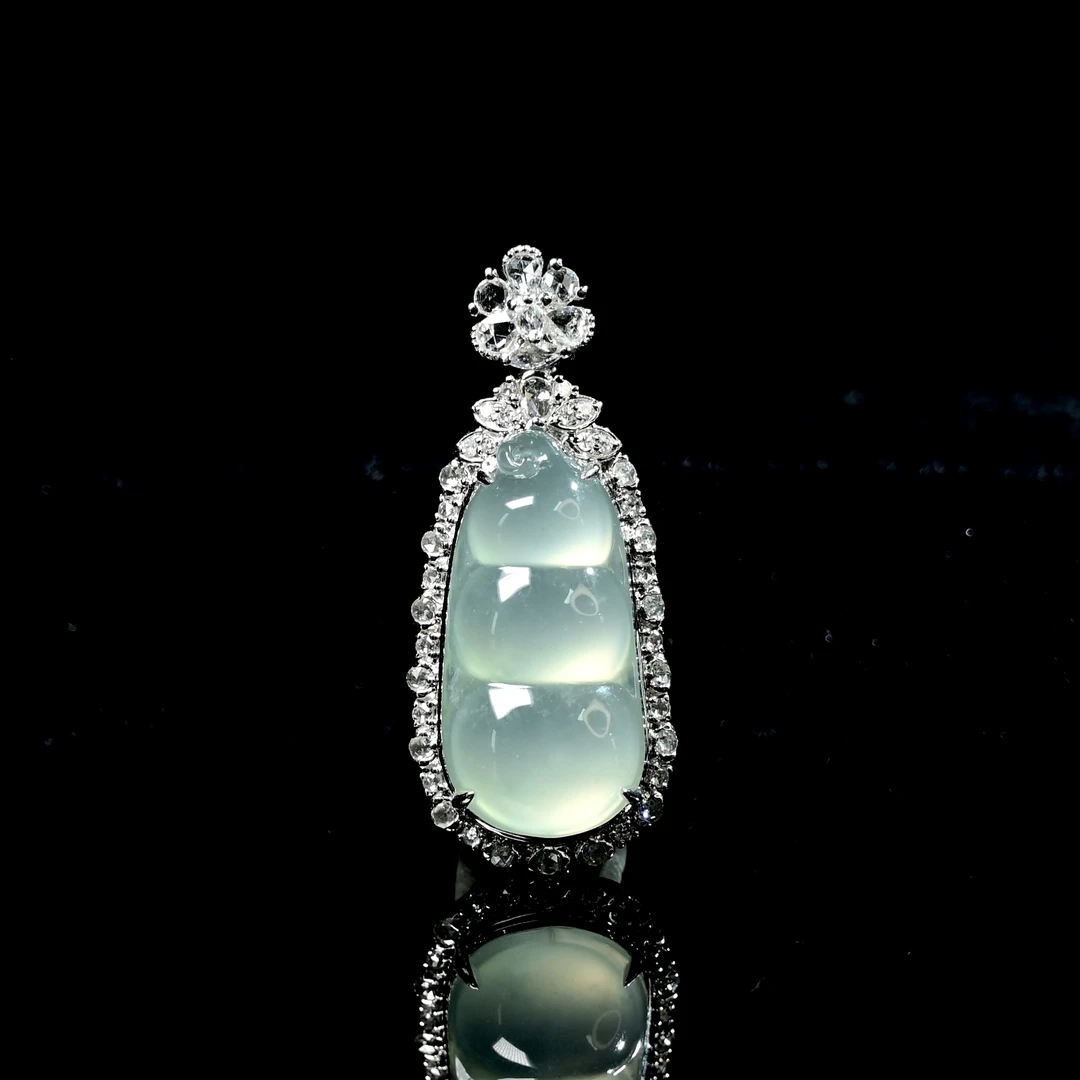 天然缅甸翡翠A货18k福豆/ZHX25842/拍卖