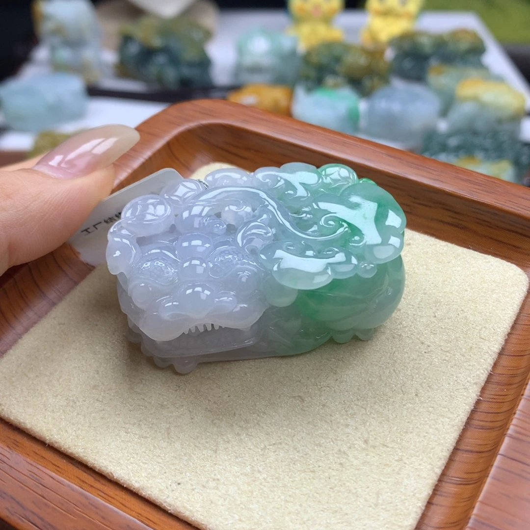 翡翠未镶嵌颈饰19