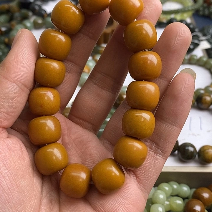 未镶嵌透闪石质玉珠宝奇石