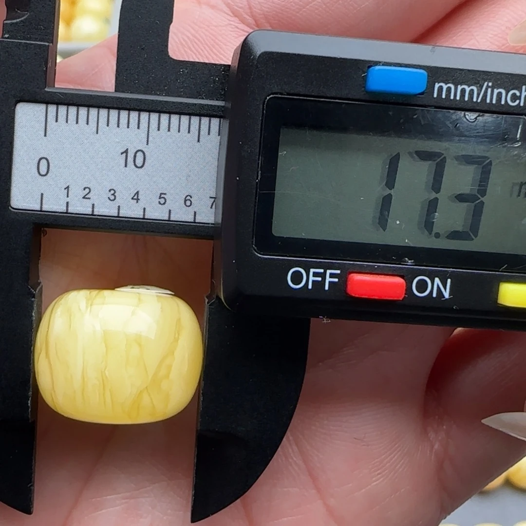 蜜蜡未镶嵌裸石微瑕妖花墩子