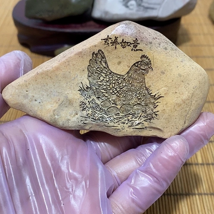 用***7原石雕刻工艺品手把摆件