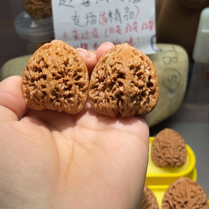 文玩核桃把件555号，40尺全品三角疆