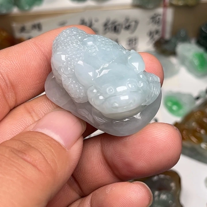 翡翠未镶嵌颈饰金蟾