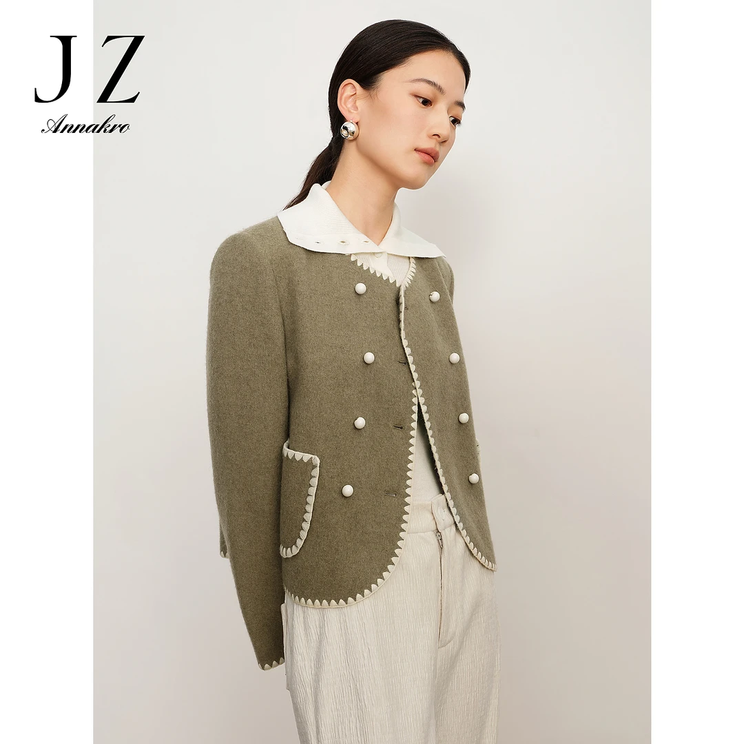 【丽公主专属】玖姿·安娜蔻JTDD72318国风双排扣圆领短大衣女23冬