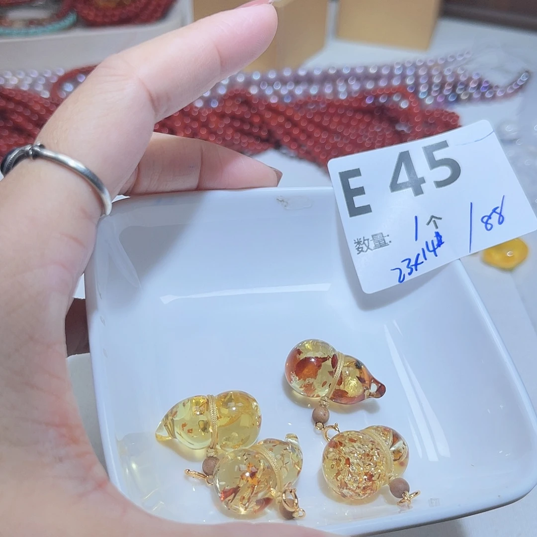 琥珀未镶嵌珠宝奇石E45。