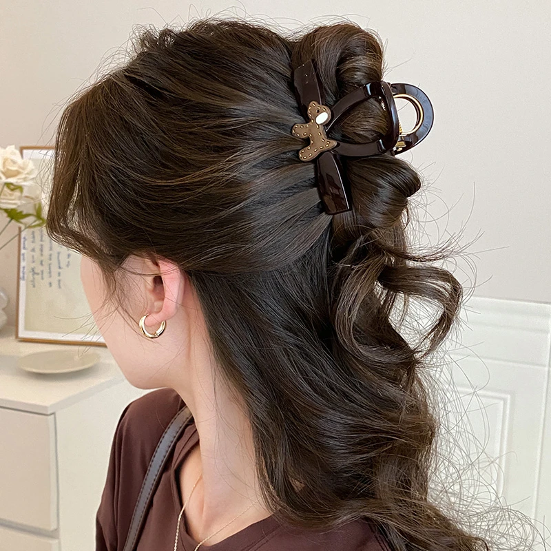 法式复古小狗抓夹2025新款高级感气质后脑勺鲨鱼夹发量少发夹