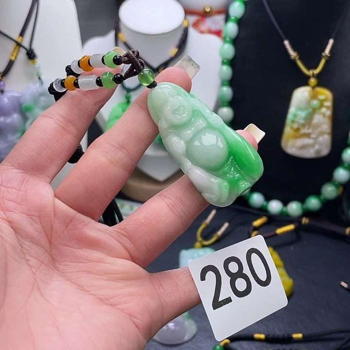 翡翠未镶嵌吊坠(赠链)