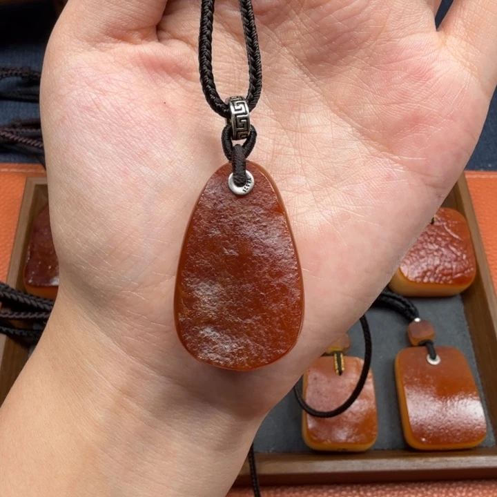 蜜蜡未镶嵌吊坠(赠链)24