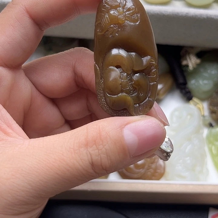 丫***呀和田玉未镶嵌颈饰