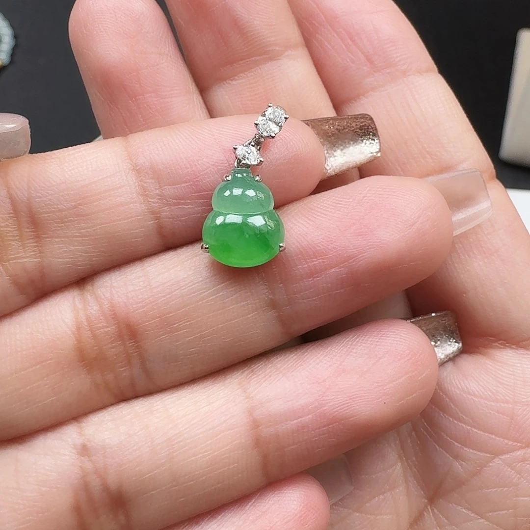 翡翠18K金镶嵌颈饰