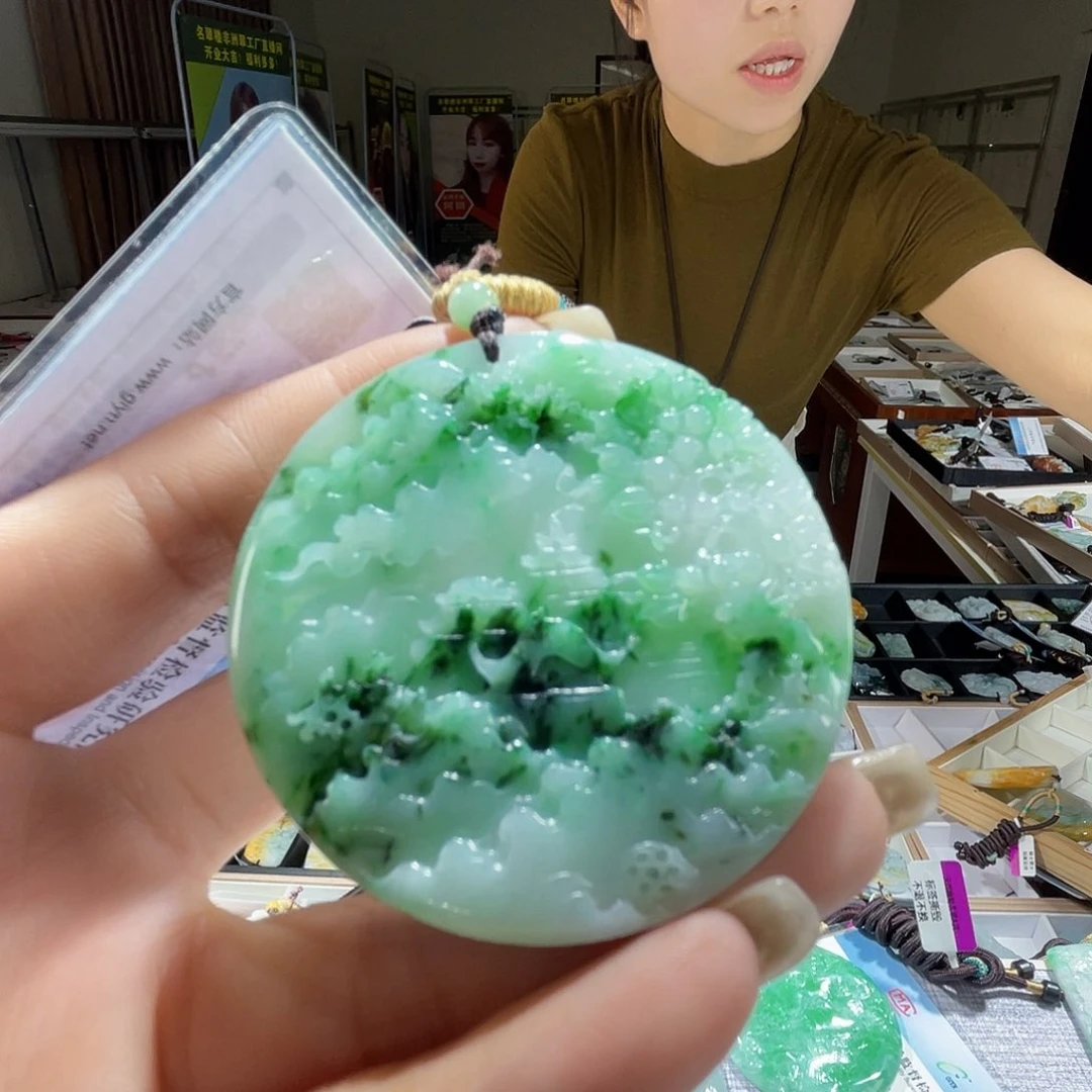 翡翠未镶嵌颈饰一