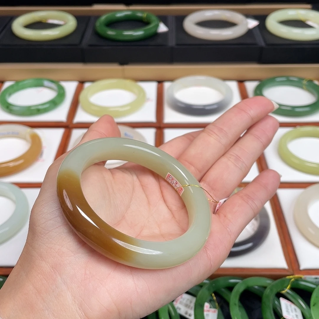 和田玉未镶嵌手镯-且末一口红糖